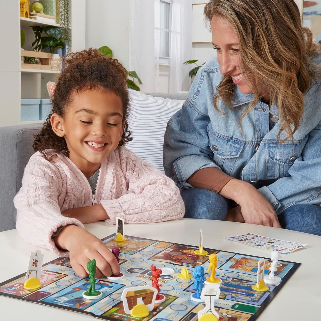 Clue Junior: 2 Games in 1 Board Game, view 4
