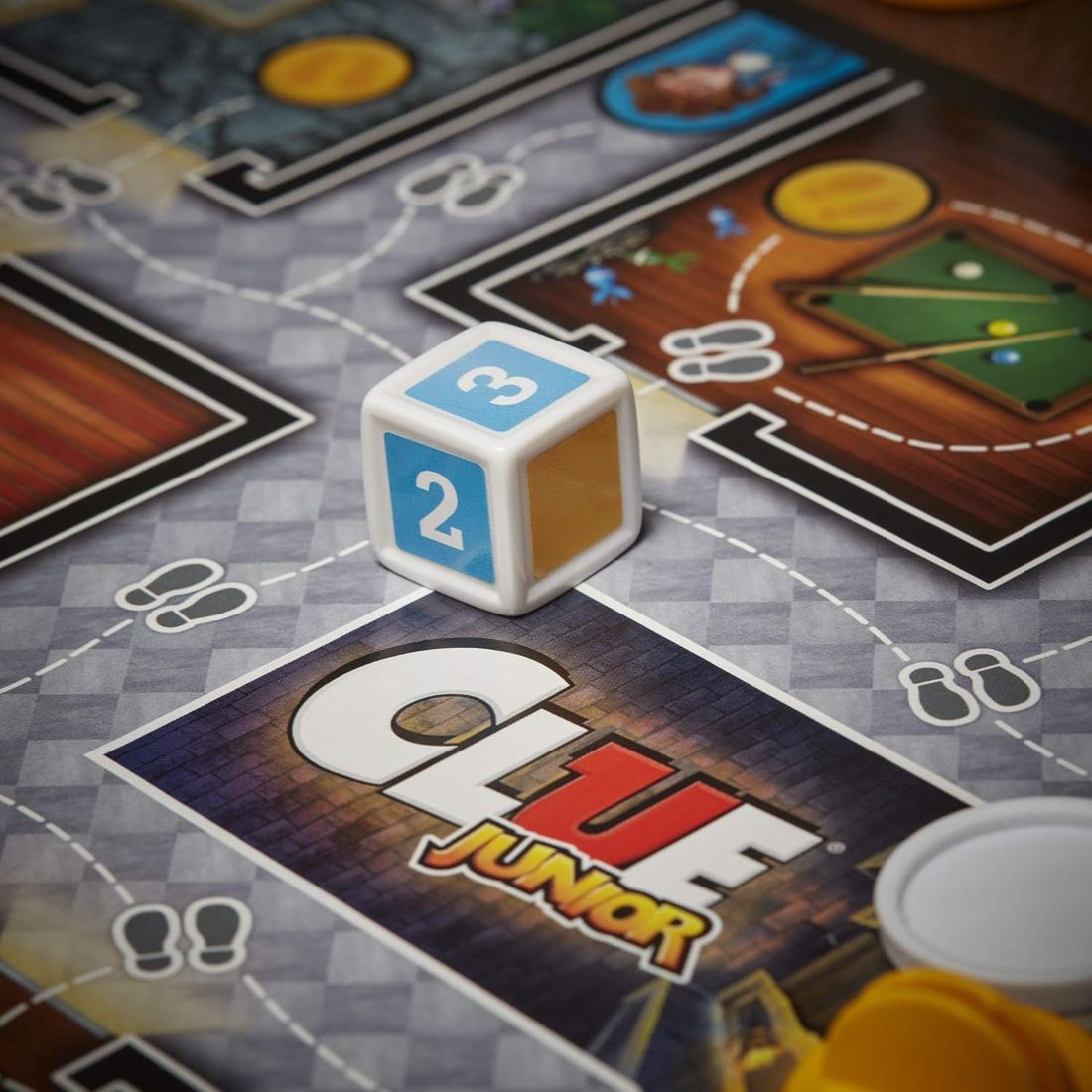 Clue Junior: Case of the Broken Toy, view 5