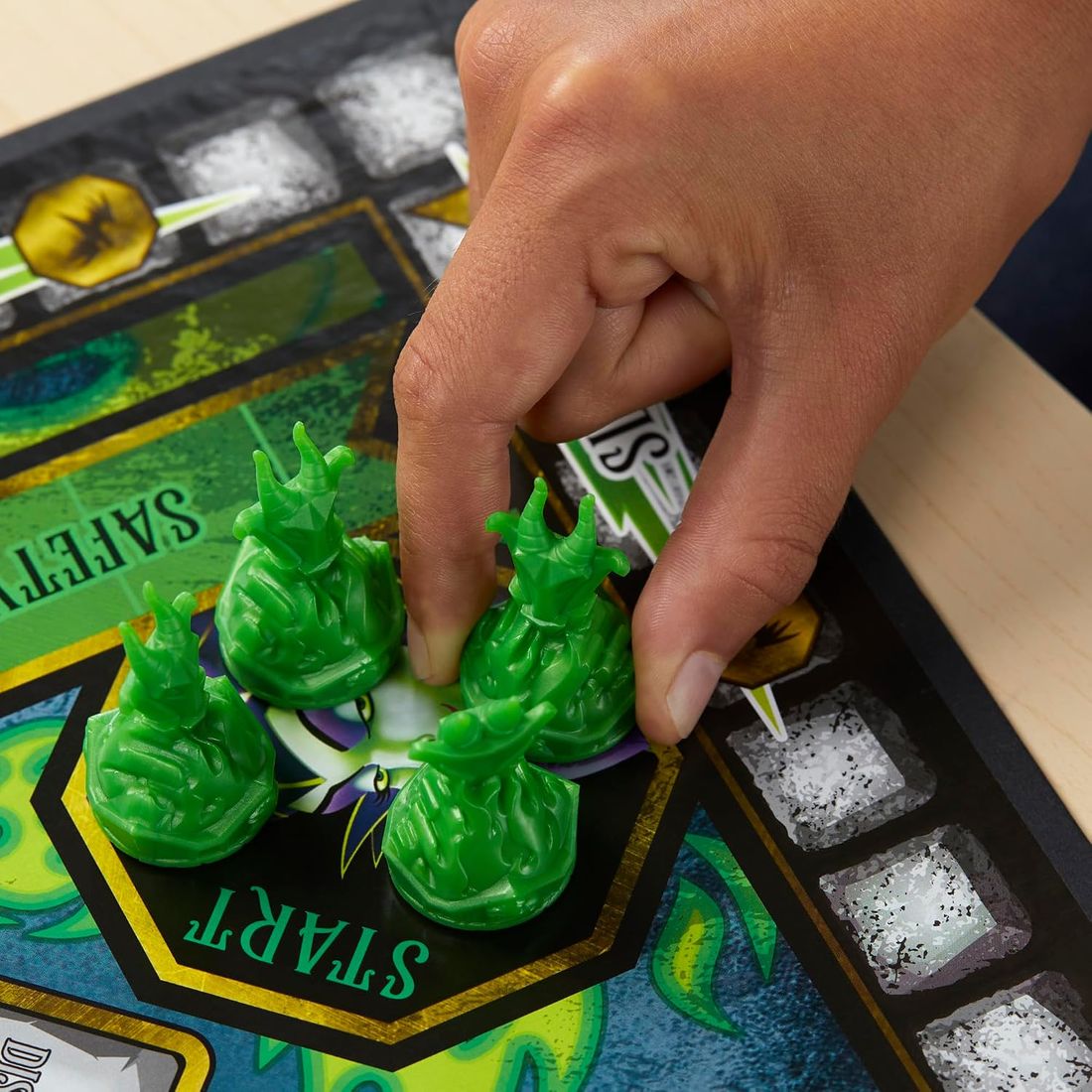 Sorry! Board Game: Disney Villains Edition, view 3